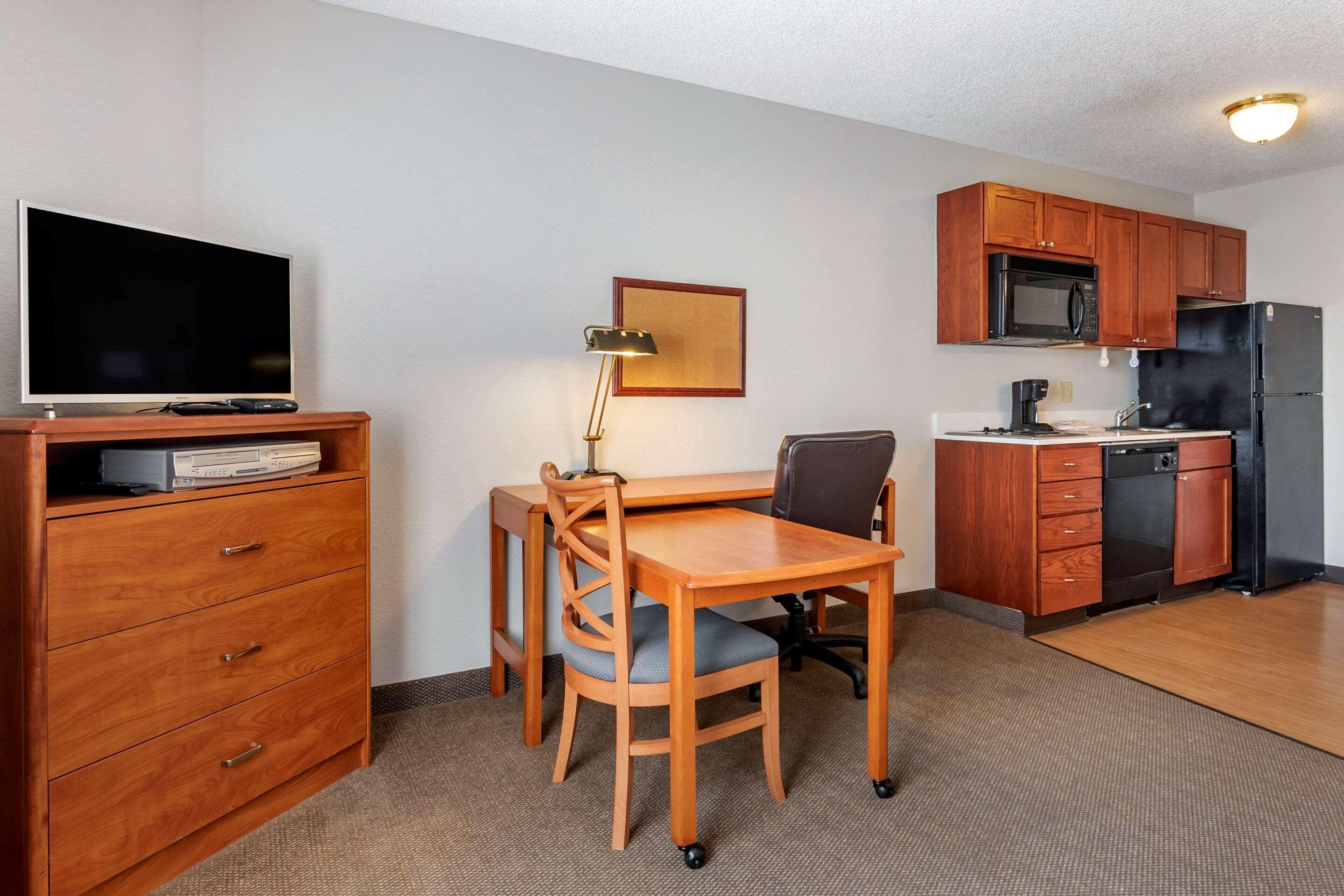 Mainstay Suites Emporia Exterior foto