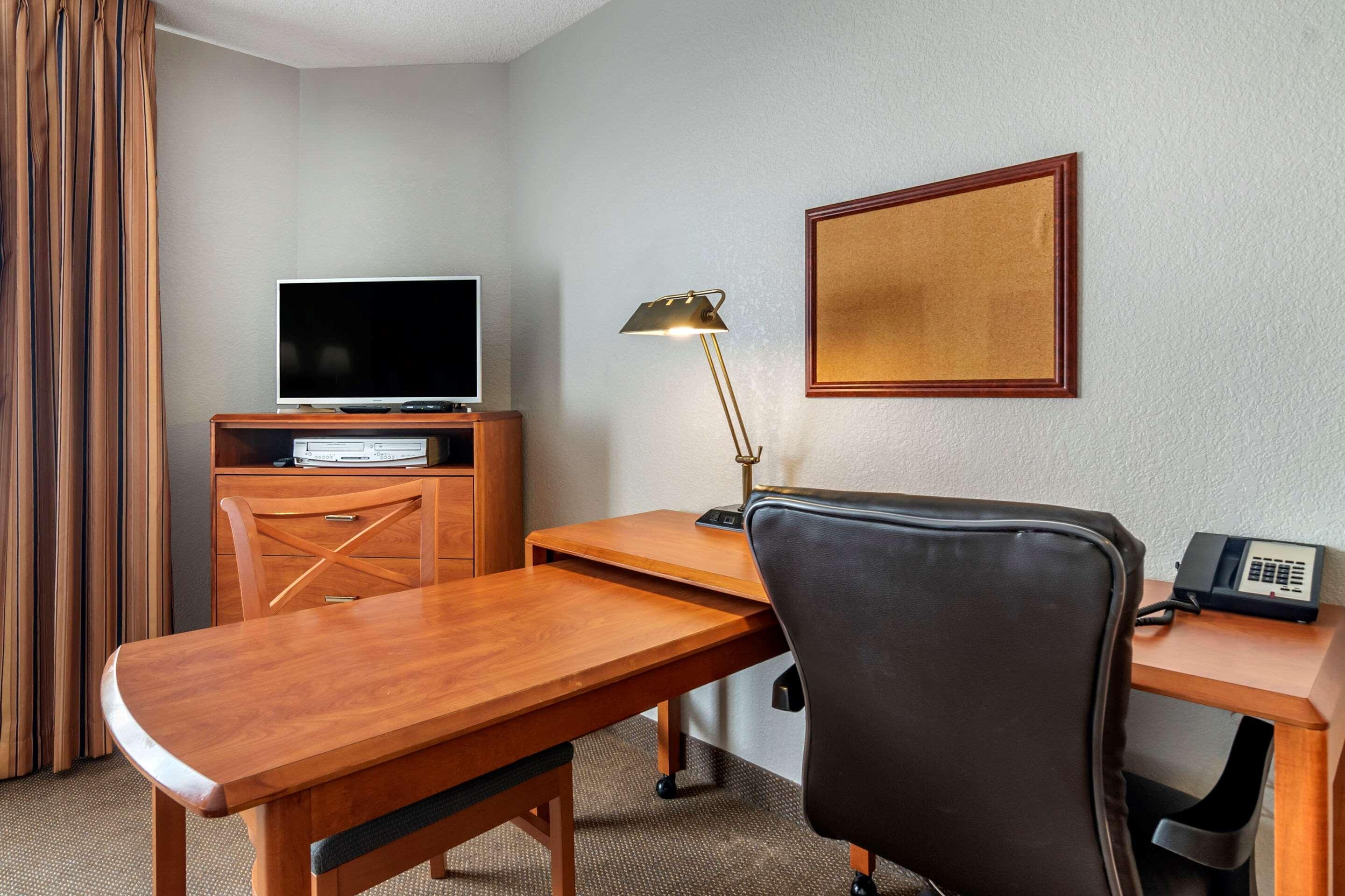 Mainstay Suites Emporia Exterior foto