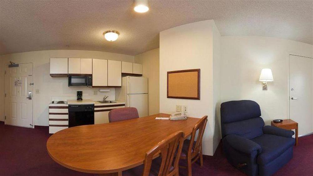 Mainstay Suites Emporia Exterior foto